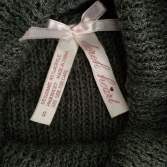 Sleeveless turtleneck fitted sweater - Picture 2 of 2